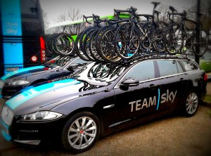 Copyright 17 Tournants - Voiture Sky Paris-Nice 2015