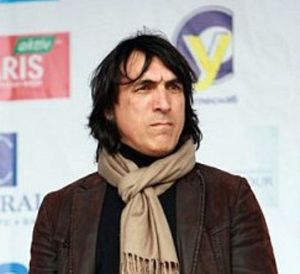 Pour 1.000 roubles tu as le sosie de Cali dans ta salle des fêtes ! 